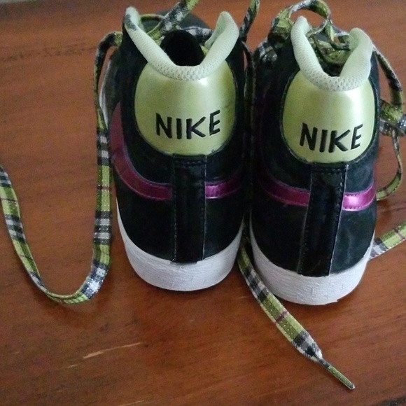 Nike Hightop Sneaker - Picture 2 of 4